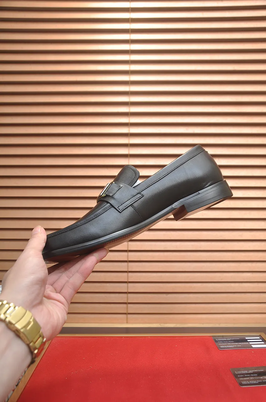 Men's men's shoes 💰540💶🌲 DG top 🔍🔍Men's new leather shoes 🚹 are on sale at the same time at the counter ⚠The uppers are imported cowhide from Italy, the entire imported cowhide lining, imported accessories 💪💪, completely 1⃣️ vs 1⃣️ replica 🇮 🇹💪💪, ⚠Sole: The original sole is specially provided by the original factory, the exclusive movable molded sole is super comfortable, ⚠The original factory follows the order, 🔍🔍high quality, you can enter and exit the counter at will, welcome to compare ⚠Size: 38-44 (45 customized)